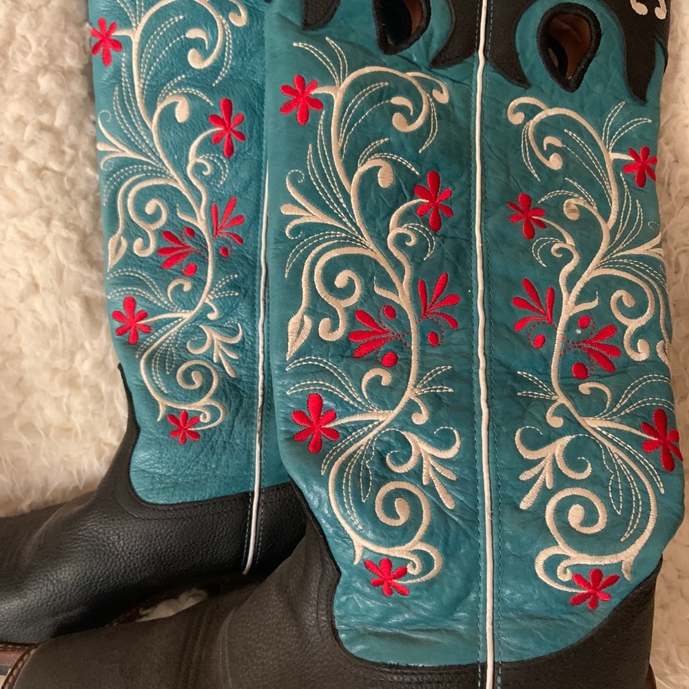 Women’s Boots 
Tony Lama Black Tejas